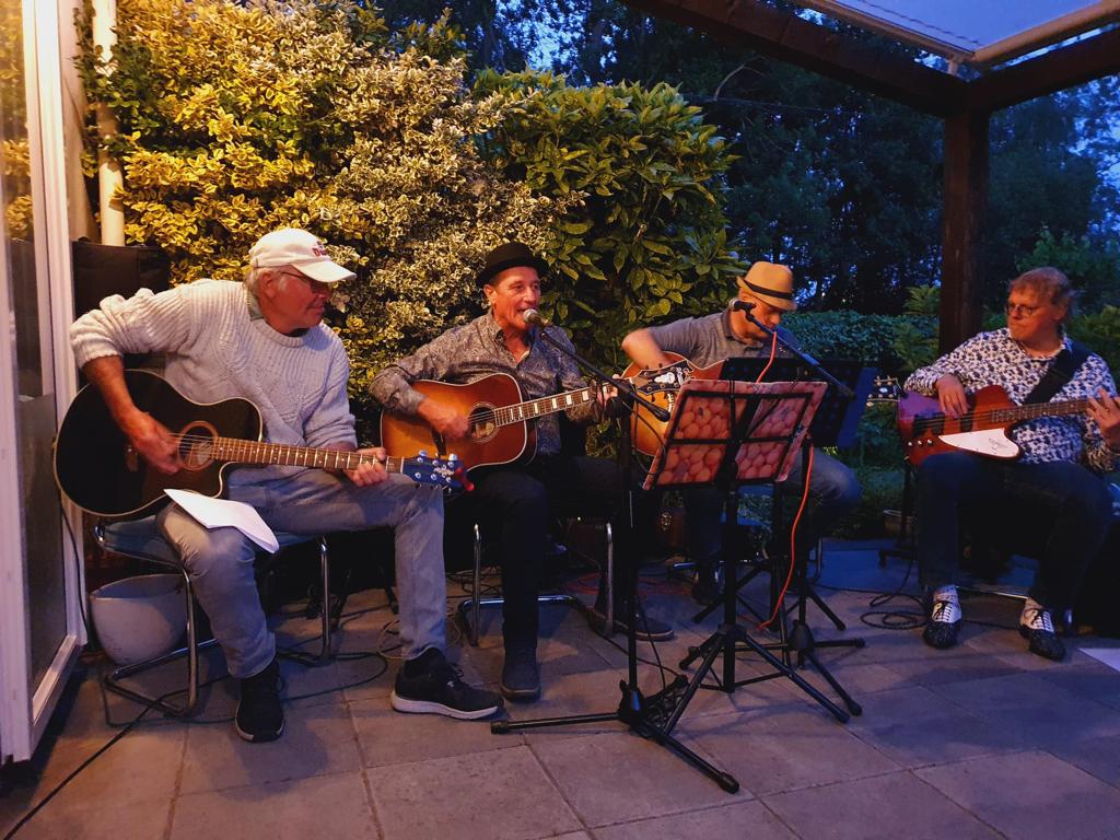 <b>Akoestische Heeren